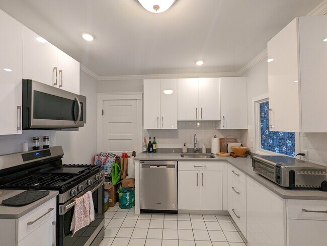 92 Powder House Blvd, Unit 3 in Somerville, MA - Foto de edificio - Building Photo