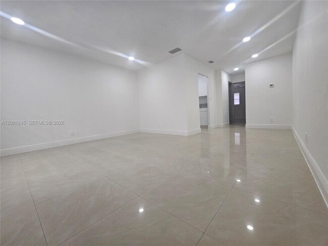 700 NE 46th Ct in Oakland Park, FL - Building Photo - Building Photo