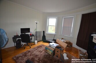 1824 Beacon St, Unit 7 in Brookline, MA - Building Photo - Building Photo