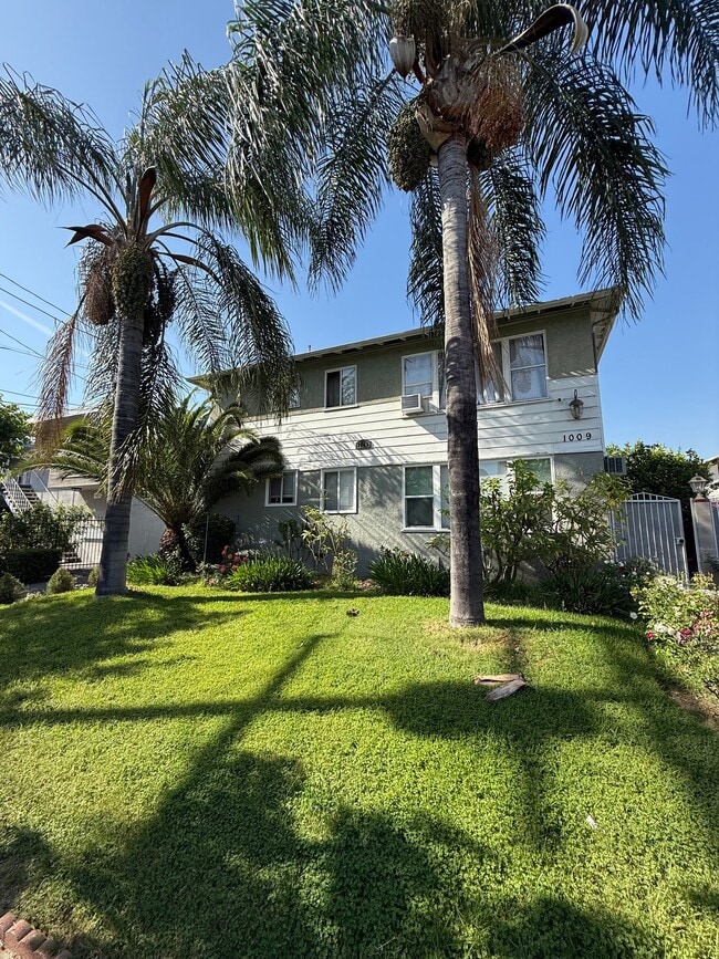 1009 E Garfield Ave, Unit 4