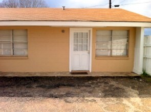 305 W Main St-Unit -8 in Whitehouse, TX - Building Photo - Building Photo
