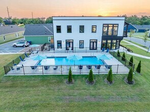913 NE Hts Ln in Bentonville, AR - Building Photo - Building Photo