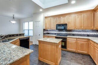 7909 Creek View Dr in North Richland Hills, TX - Building Photo - Building Photo