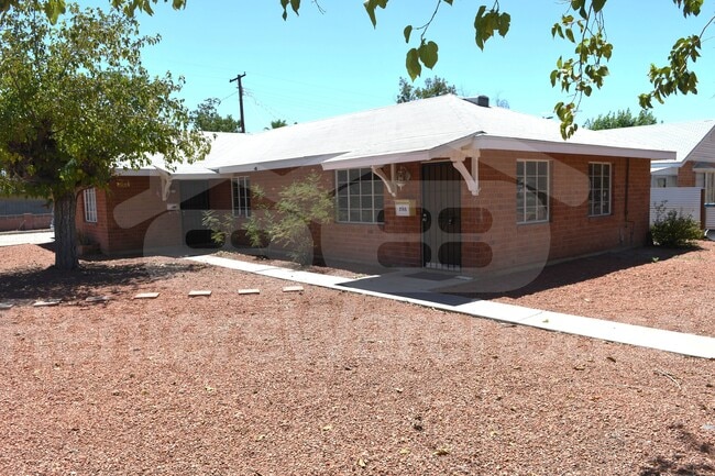 2145 E Osborn Rd in Phoenix, AZ - Building Photo - Building Photo