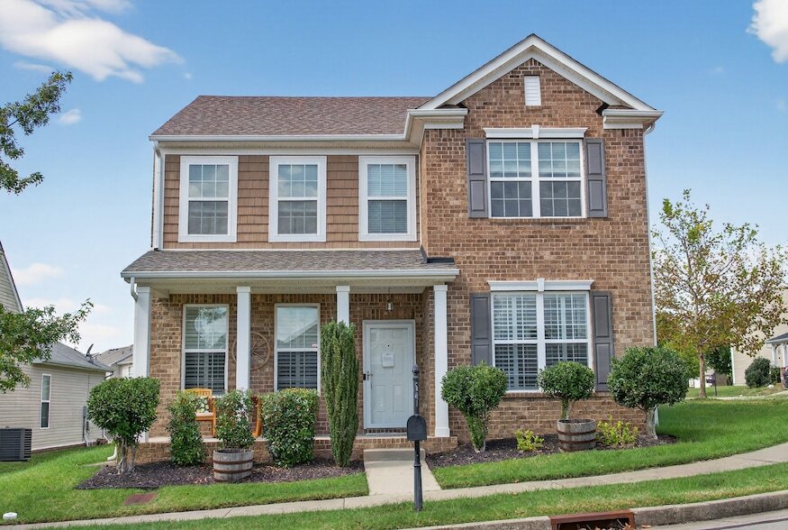 1300 Riverbirch Way in Nashville, TN - Building Photo