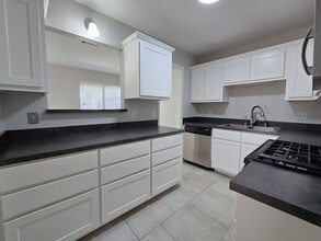 2311 Haynes Ave, Unit B in Midland, TX - Foto de edificio - Building Photo