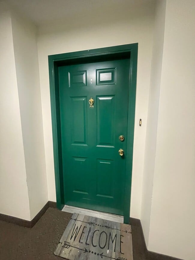 8 Russell Ave in Gaithersburg, MD - Building Photo - Building Photo