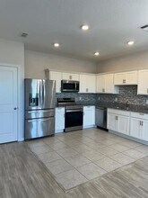 437 Madison Dr in Davenport, FL - Building Photo - Building Photo