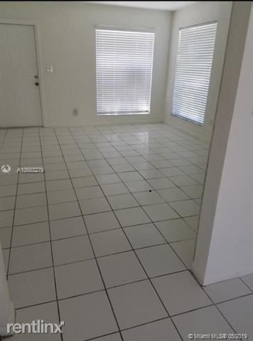12000 SW 110th St Cir N in Miami, FL - Building Photo - Building Photo