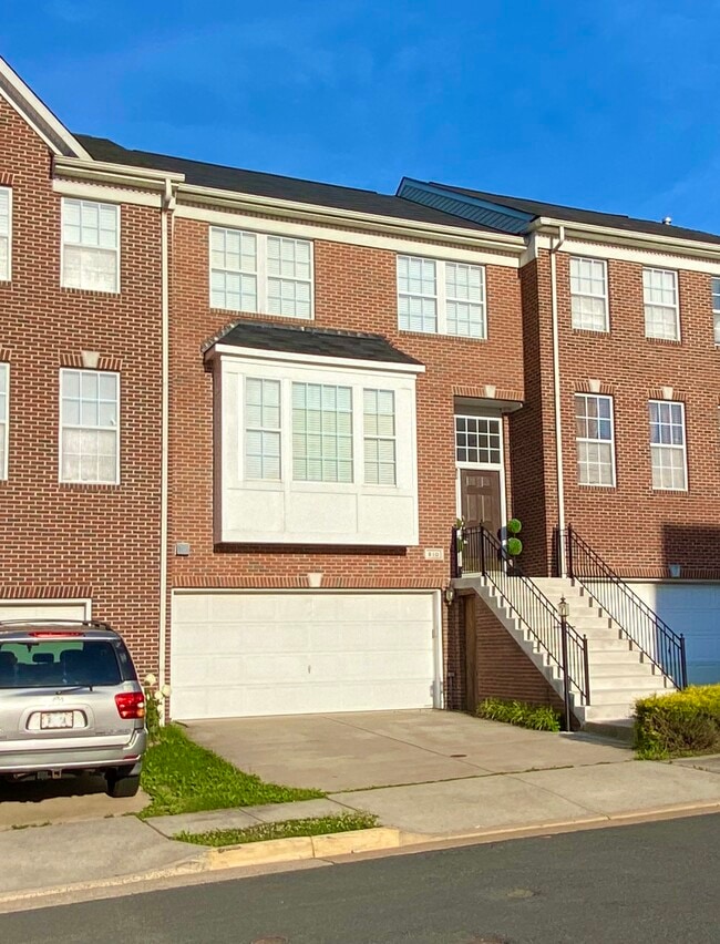 property at 810 Revelstore Ter NE