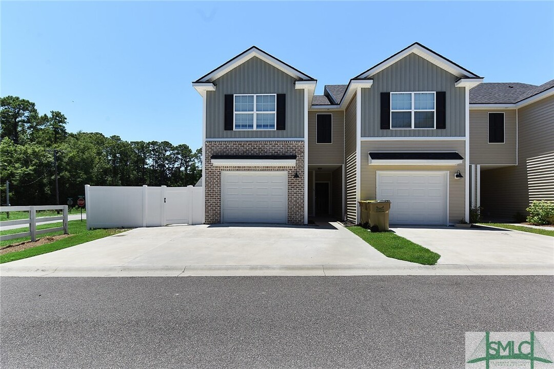 15 Walker Ct in Richmond Hill, GA - Foto de edificio