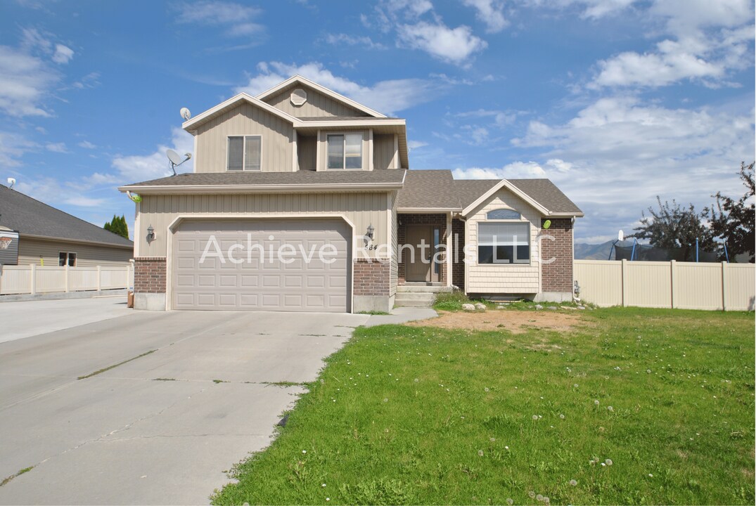 564 800 E in Wellsville, UT - Building Photo