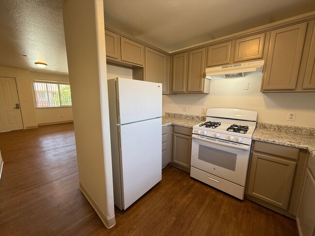 500 S Oakley Ave
