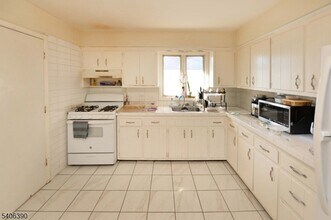 100 Eastern Wy in Rutherford, NJ - Building Photo - Building Photo