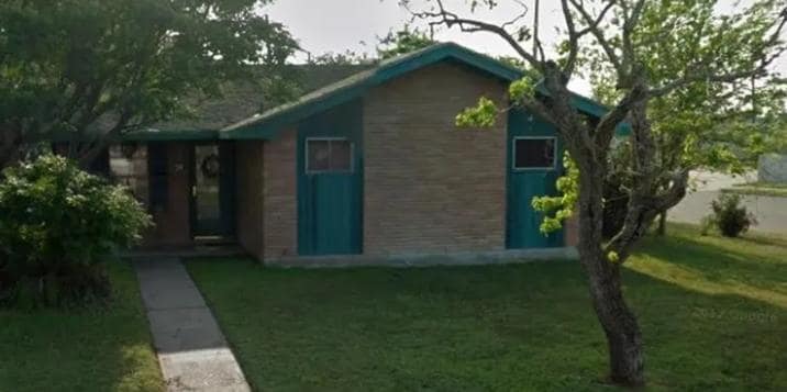 1218 Denver St in Portland, TX - Building Photo