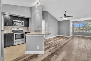 3300 Pinewalk Dr N in Margate, FL - Building Photo
