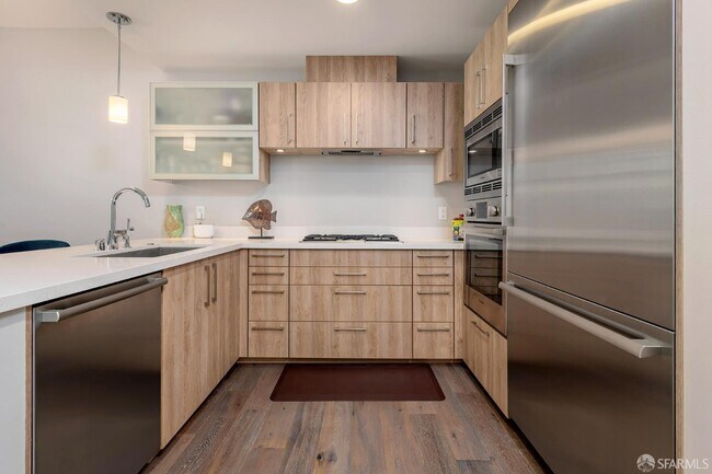 72 Townsend St in San Francisco, CA - Building Photo - Building Photo