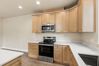 2278 Sandy Dr in Eugene, OR - Foto de edificio - Building Photo