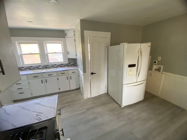 36 Harrison St, Unit 2 in Framingham, MA - Foto de edificio - Building Photo