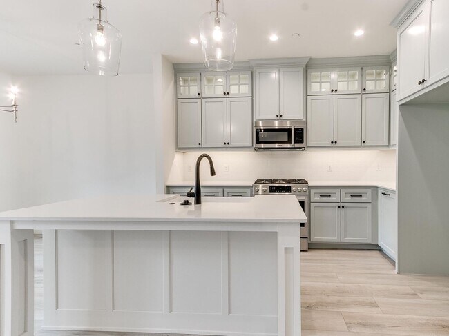 property at 736 Harbor Town Dr