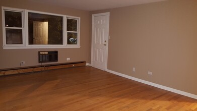 7858 Rutherford Ave in Burbank, IL - Foto de edificio - Building Photo