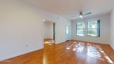 6900 E Princess Dr in Phoenix, AZ - Foto de edificio - Building Photo
