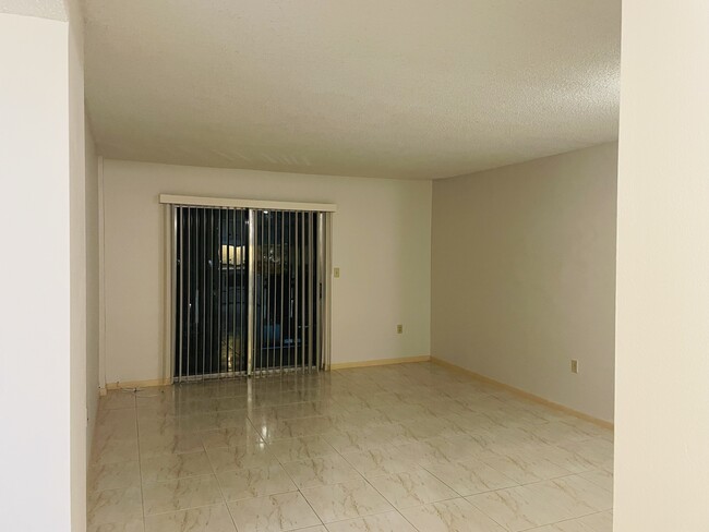 14250 SW 62nd St, Unit 316 in Miami, FL - Foto de edificio - Building Photo