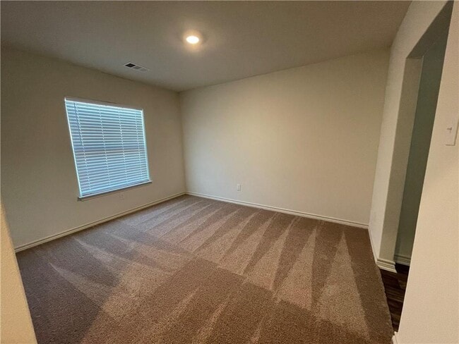 104 Sunnymeade Ln in Jarrell, TX - Building Photo - Building Photo