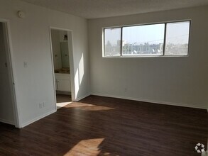 10614 Eastborne Ave, Unit 206 in Los Angeles, CA - Foto de edificio - Building Photo