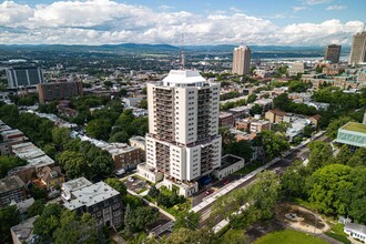 Le St-Laurent Apartments in Québec, QC - Building Photo - Building Photo