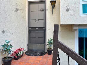 2404 Altisma Way in Carlsbad, CA - Building Photo - Building Photo