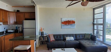 1720 Harrison St in Hollywood, FL - Foto de edificio - Building Photo