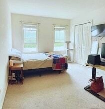 13 Grove St in Ridgefield, CT - Foto de edificio - Building Photo