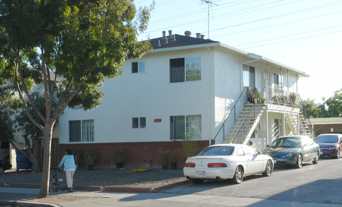 670 Johanna Ave in Sunnyvale, CA - Foto de edificio