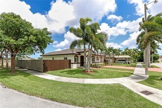 709 SE 14th Pl in Homestead, FL - Building Photo - Building Photo
