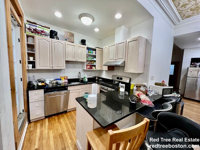 23 Highland Park Ave, Unit 2