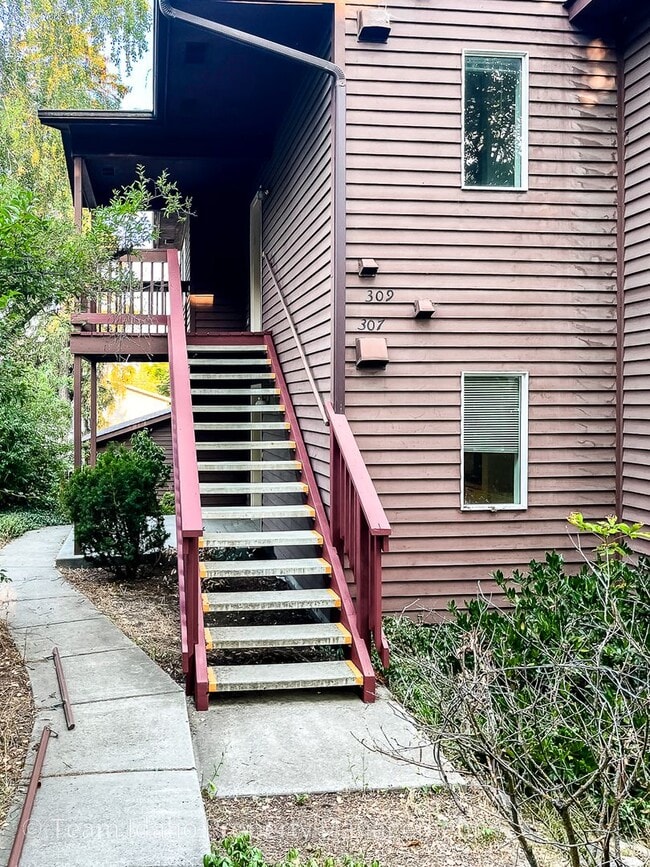 307-309 N Jefferson St in Moscow, ID - Building Photo - Building Photo