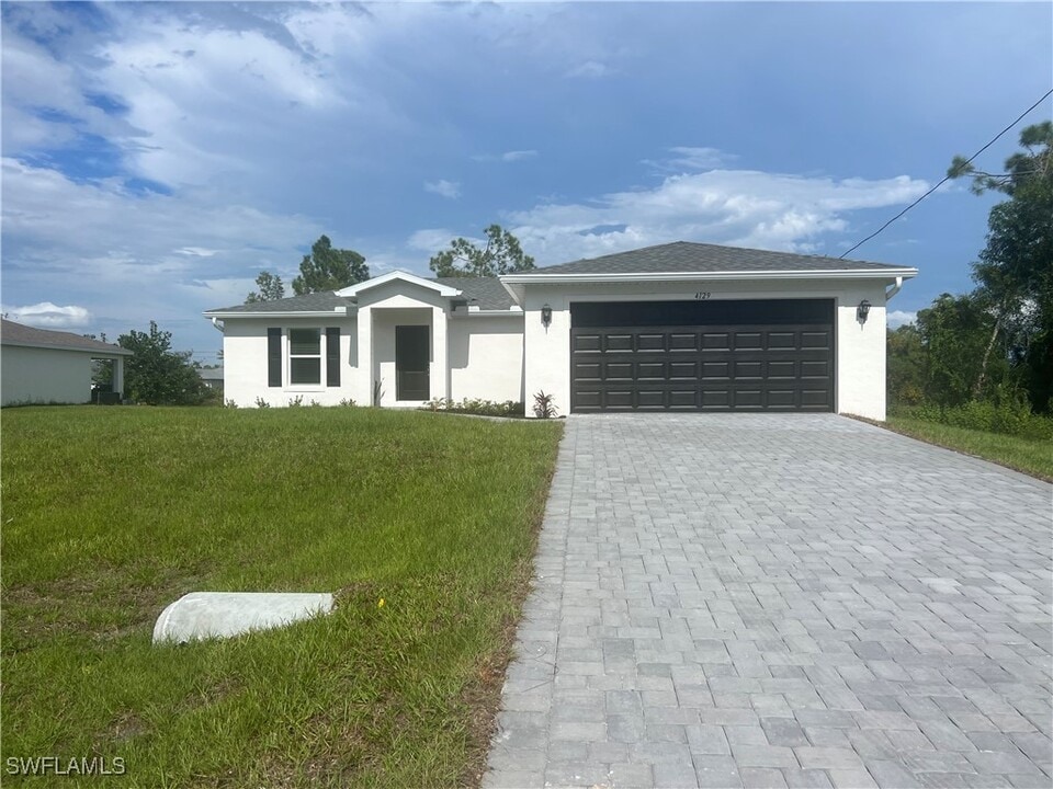 4129 NE 20th Pl in Cape Coral, FL - Building Photo