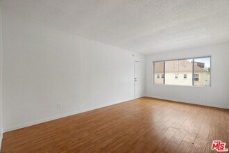 6755 Yucca St, Unit 4 in Los Angeles, CA - Building Photo - Building Photo