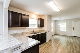 2722 Madison Ct in Conroe, TX - Building Photo