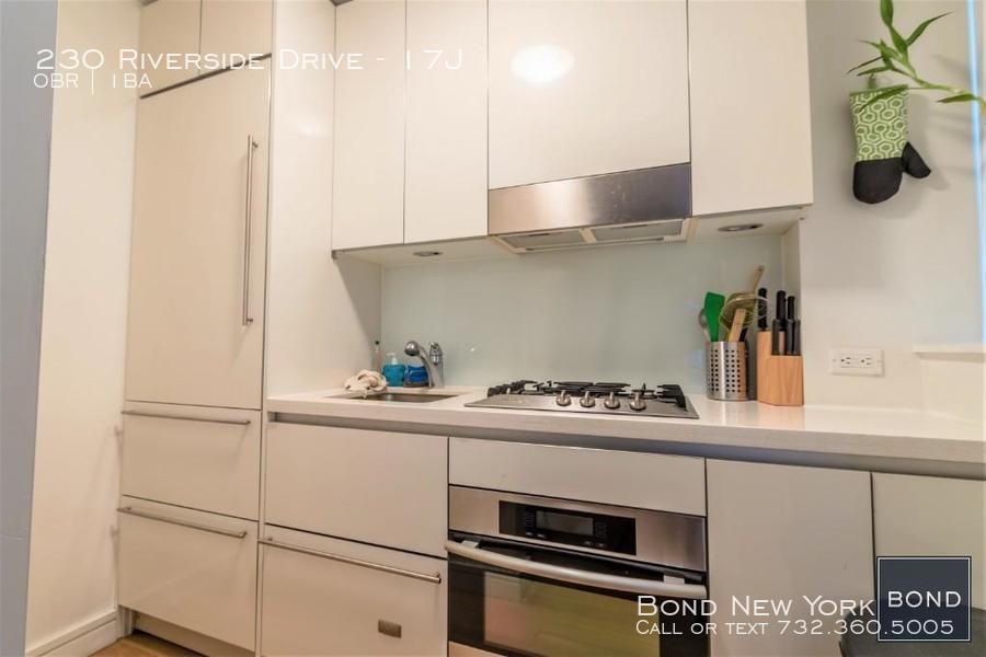 230 Riverside Dr in New York, NY - Building Photo