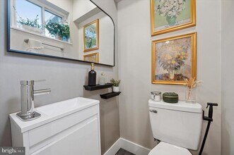 1233 N Hollywood St in Philadelphia, PA - Building Photo - Building Photo