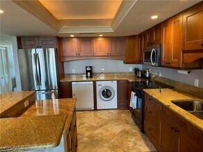 2305 Gulf Shore Blvd N in Naples, FL - Building Photo - Building Photo
