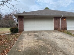 230 W Gary St in Greenwood, AR - Foto de edificio - Building Photo