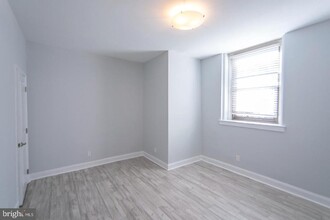 427 Monroe St in Philadelphia, PA - Building Photo - Building Photo