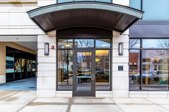 850 Village Center Dr in Burr Ridge, IL - Foto de edificio - Building Photo