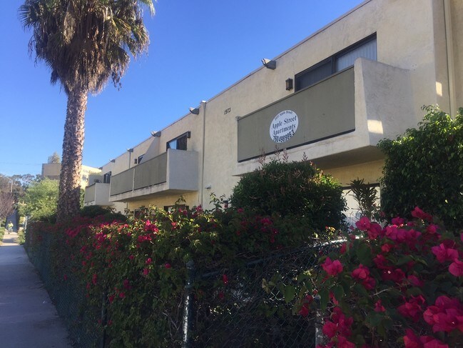 Apple Street Apartments in Oceanside, CA - Building Photo - Building Photo