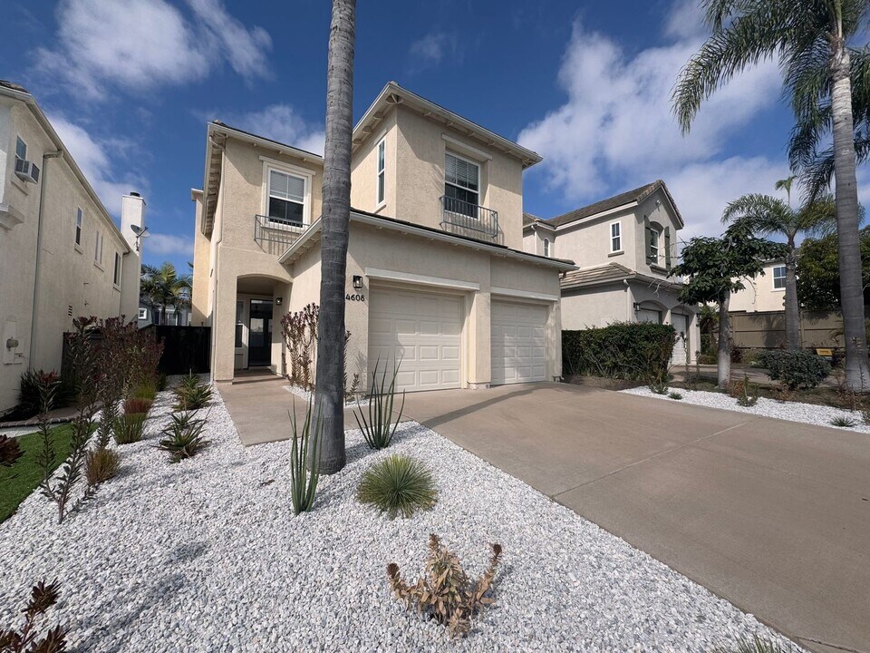 4608 Partow Way in Oceanside, CA - Building Photo