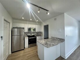 1413 N Dixie Hwy in Fort Lauderdale, FL - Building Photo