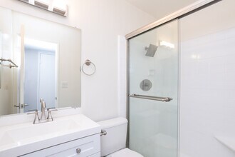 Canterbury Apartments in Culver City, CA - Foto de edificio - Building Photo